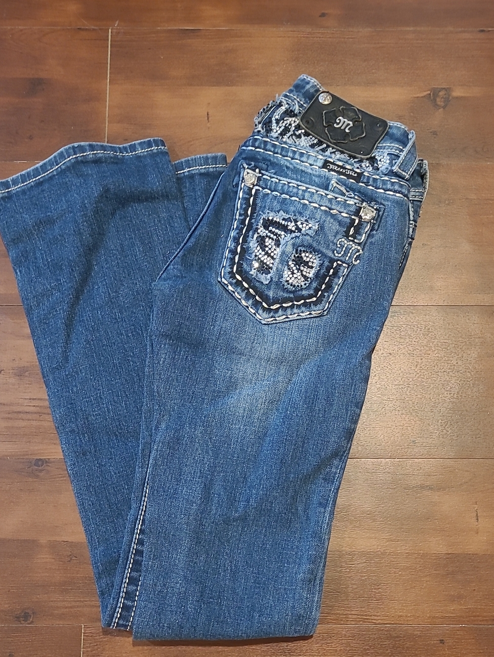 Miss Me  Jeans with Silver Stitching and Rhinestones Medium Dark Blue  Sz 25